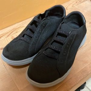 Walking shoes with sparkle